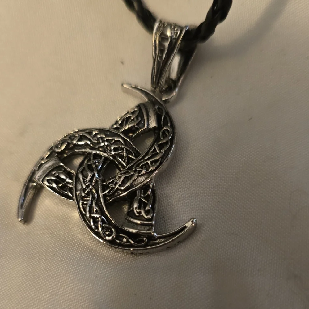 Silver Celtic Knot Pendant Necklace